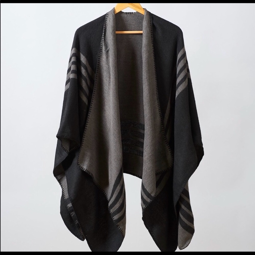 *NWOT* BB Dakota Reversible Poncho